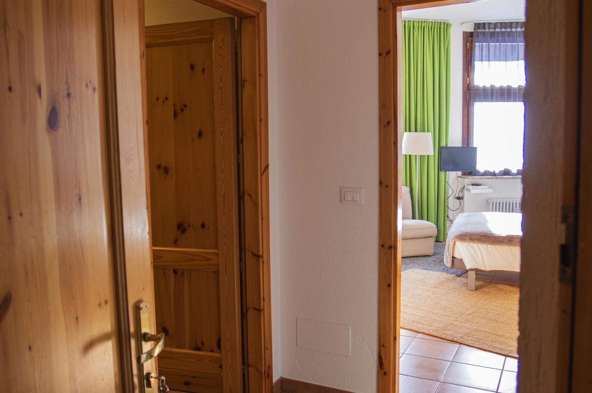 Base Camp Alpine Apartments Breuil-Cervinia Szoba fotó